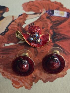 Red Hat-Shaped Earrings and Brooch Set - Feminine Red Jewelry